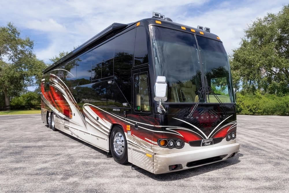 2005 Prevost Liberty Elegant Lady H3-45 Motorhome - Image 1