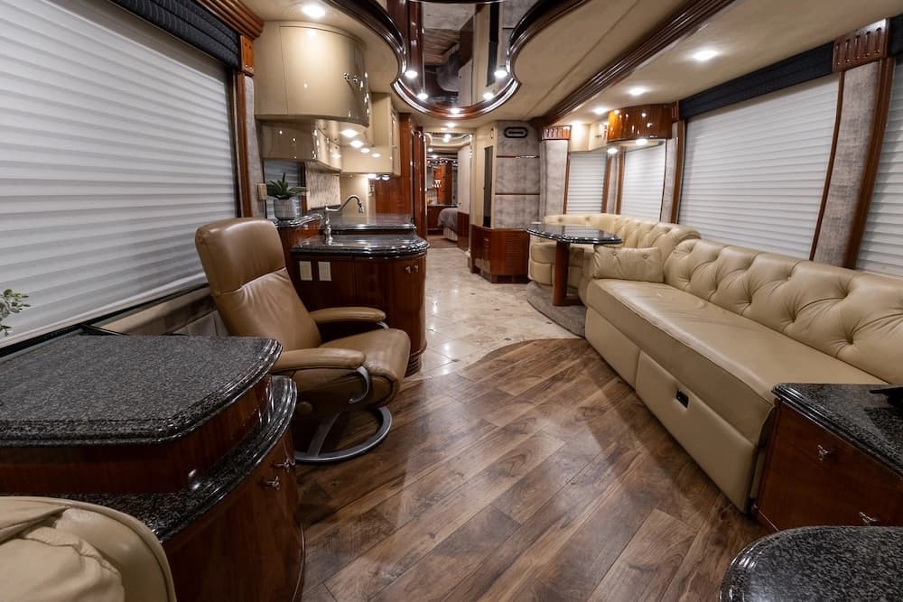 2005 Prevost Liberty Elegant Lady H3-45 Motorhome - Image 14