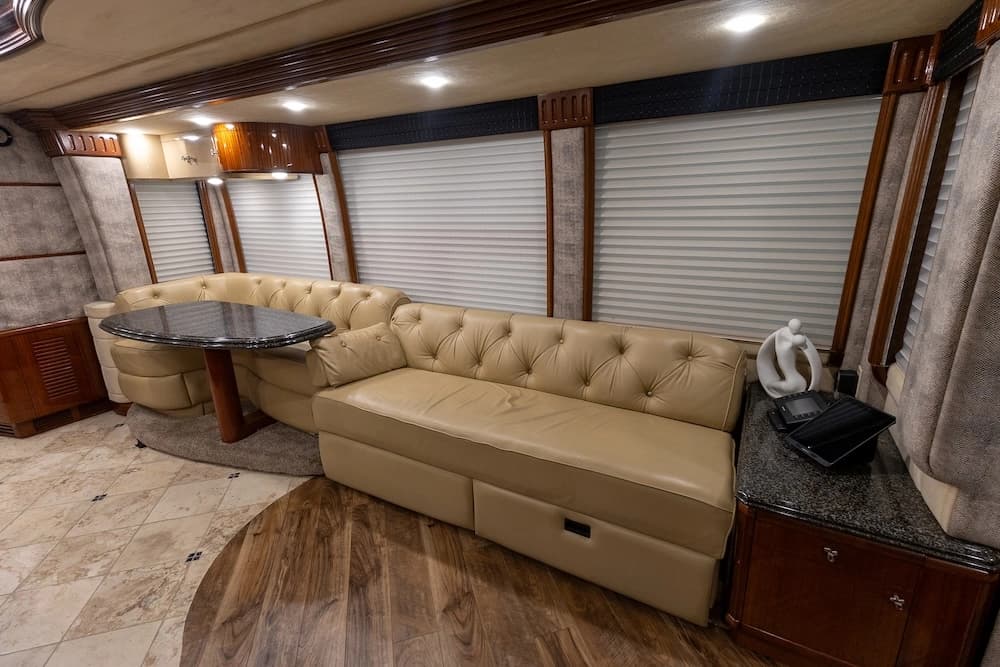 2005 Prevost Liberty Elegant Lady H3-45 Motorhome - Image 15