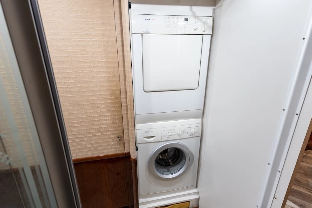 2005 Prevost Liberty Elegant Lady H3-45 Motorhome - Image 29