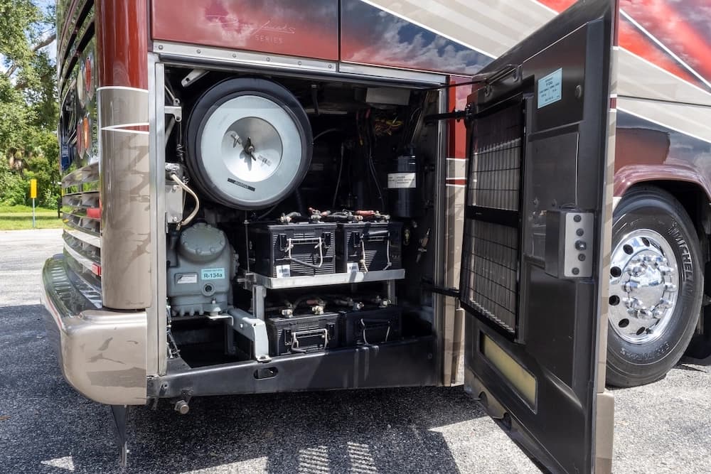 2005 Prevost Liberty Elegant Lady H3-45 Motorhome - Image 32