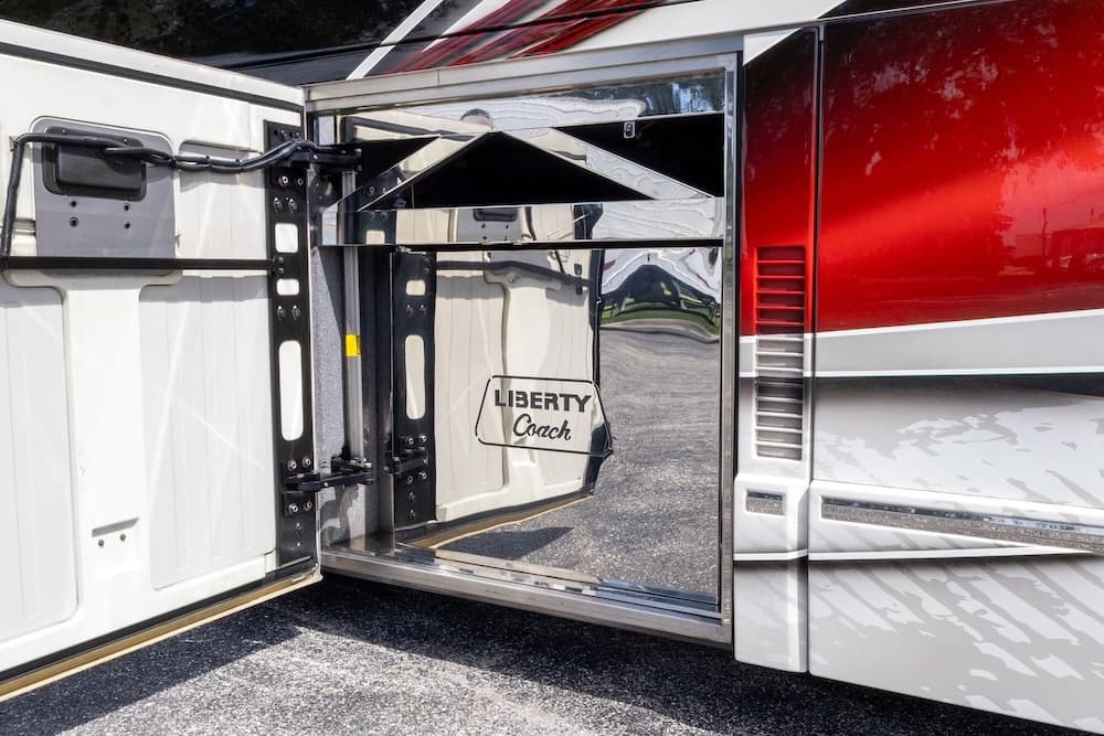 2005 Prevost Liberty Elegant Lady H3-45 Motorhome - Image 40