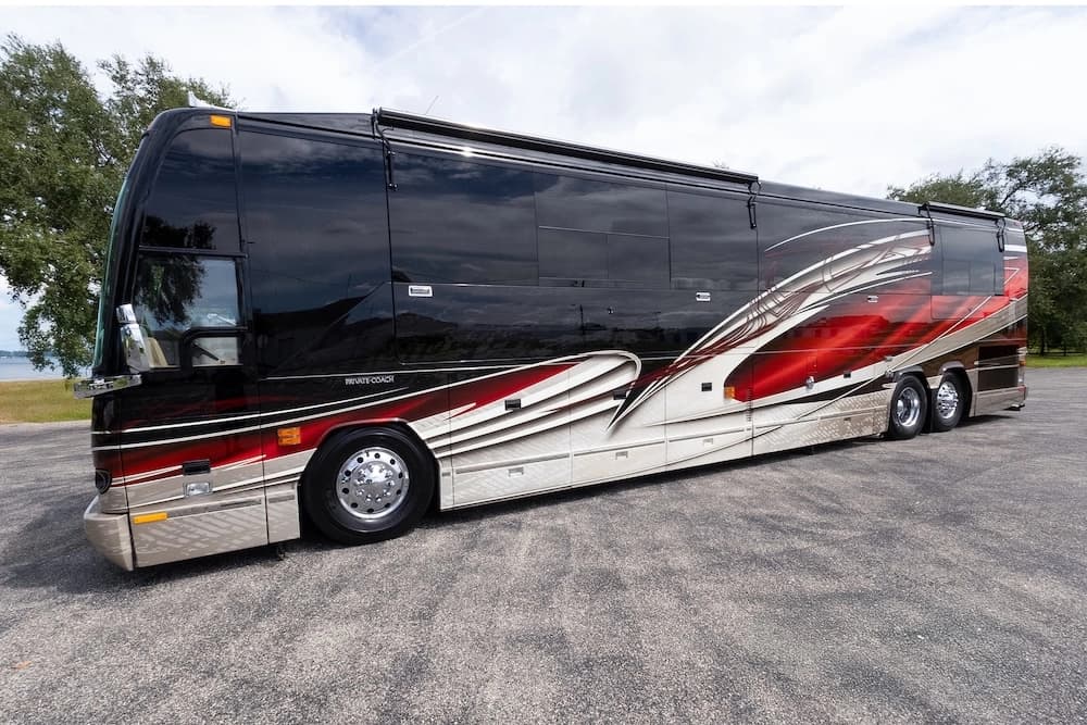 2005 Prevost Liberty Elegant Lady H3-45 Motorhome - Image 10