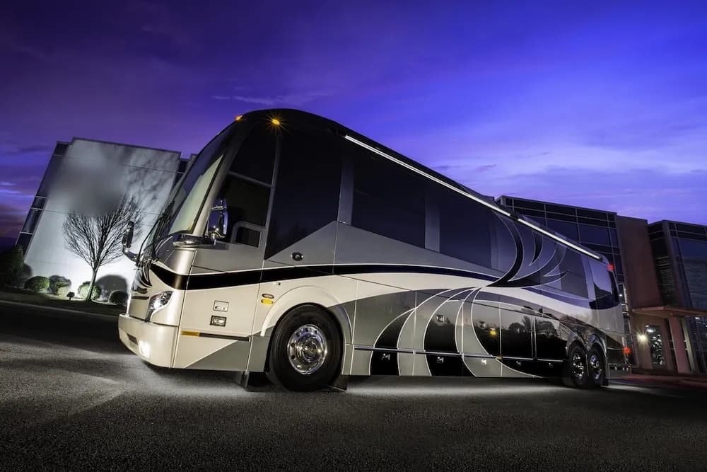 2016 Prevost Featherlite H3-45 Motorhome - Image 1