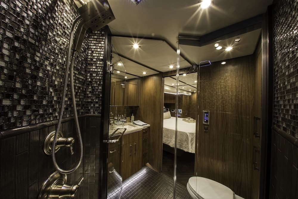 2016 Prevost Featherlite H3-45 Motorhome - Image 14
