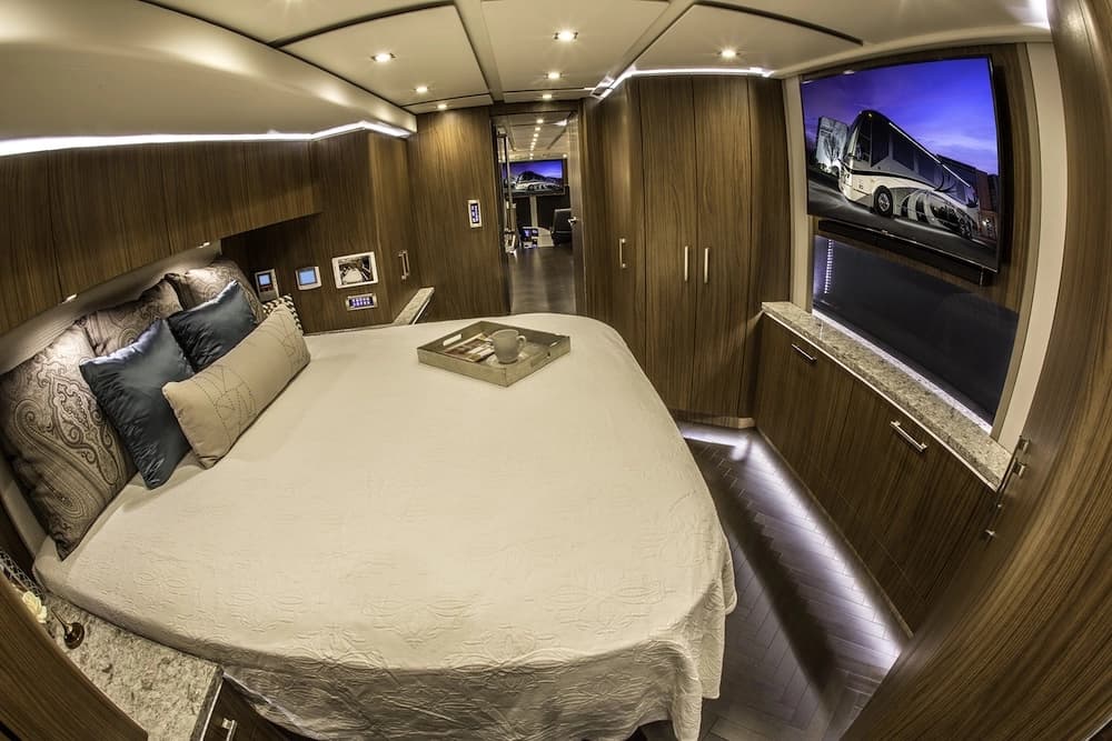 2016 Prevost Featherlite H3-45 Motorhome - Image 15