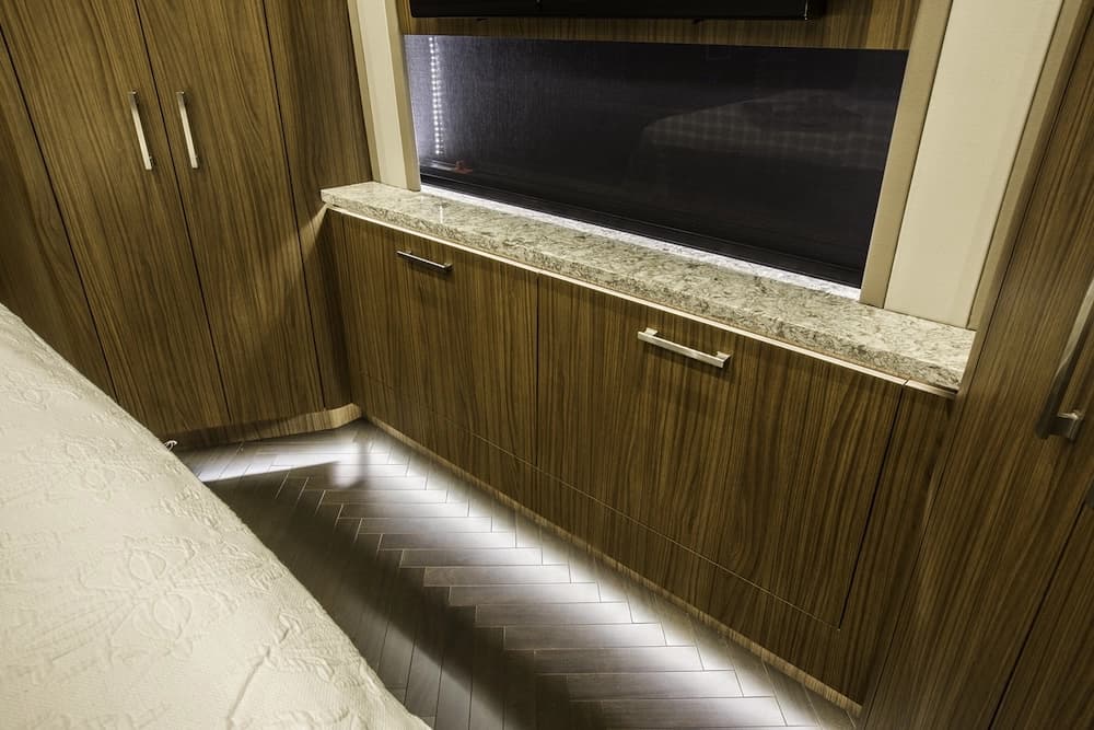2016 Prevost Featherlite H3-45 Motorhome - Image 17