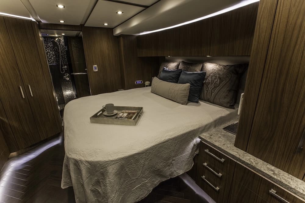 2016 Prevost Featherlite H3-45 Motorhome - Image 18
