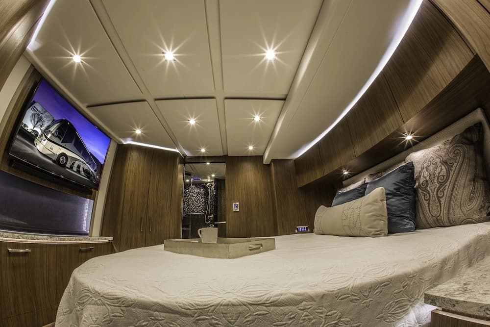 2016 Prevost Featherlite H3-45 Motorhome - Image 19