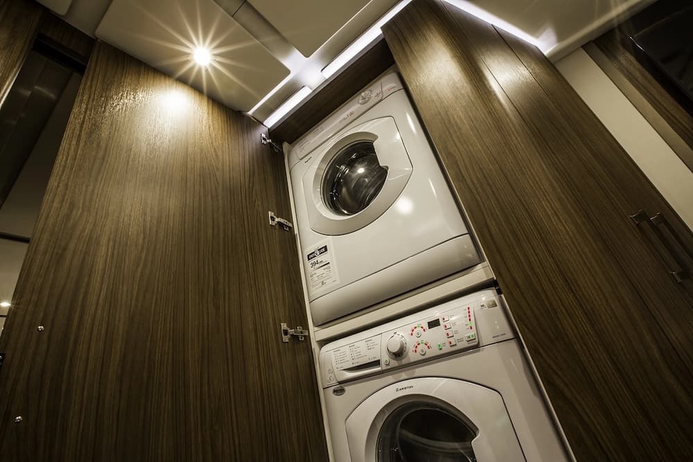 2016 Prevost Featherlite H3-45 Motorhome - Image 20