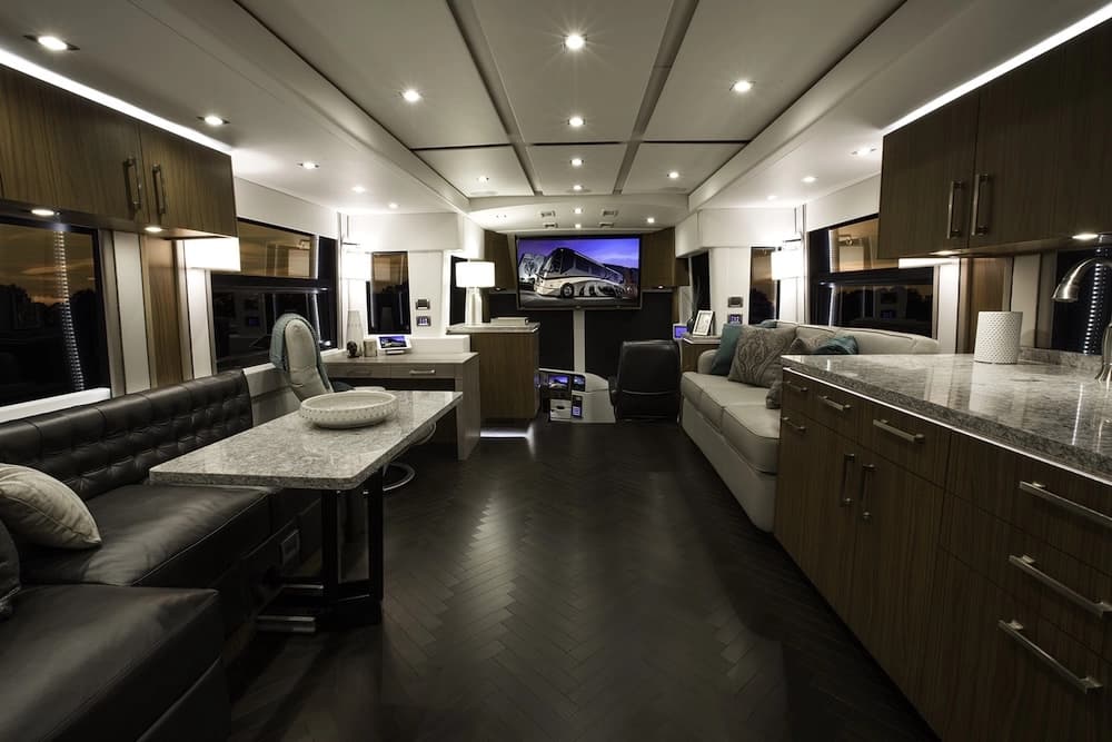2016 Prevost Featherlite H3-45 Motorhome - Image 4