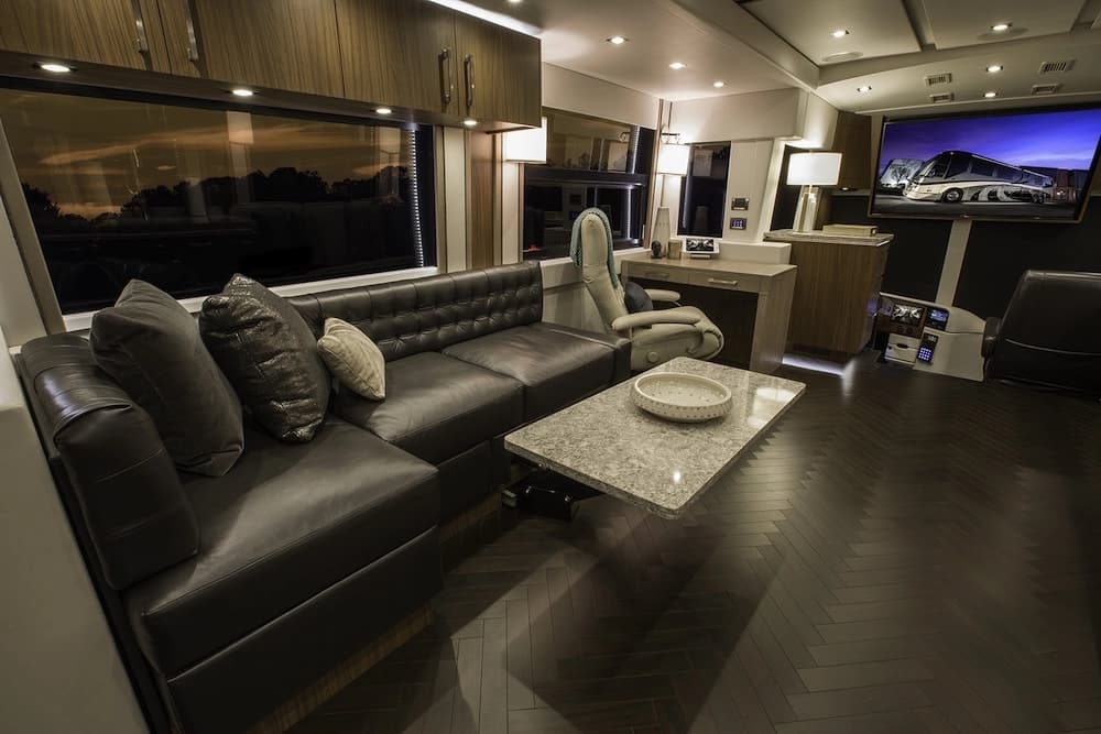 2016 Prevost Featherlite H3-45 Motorhome - Image 6