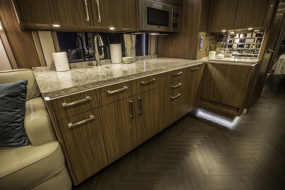 2016 Prevost Featherlite H3-45 Motorhome - Image 7