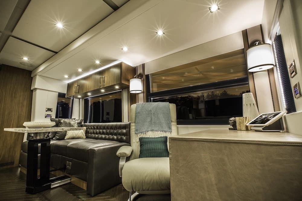 2016 Prevost Featherlite H3-45 Motorhome - Image 8