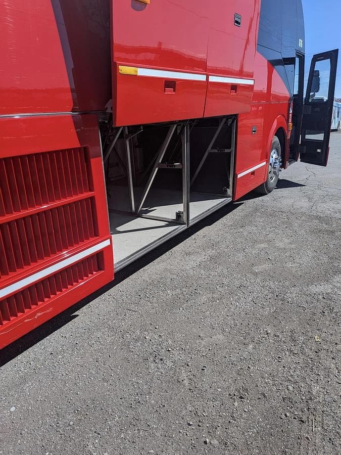 2019 Prevost H3-45 Coach Bus - Image 4