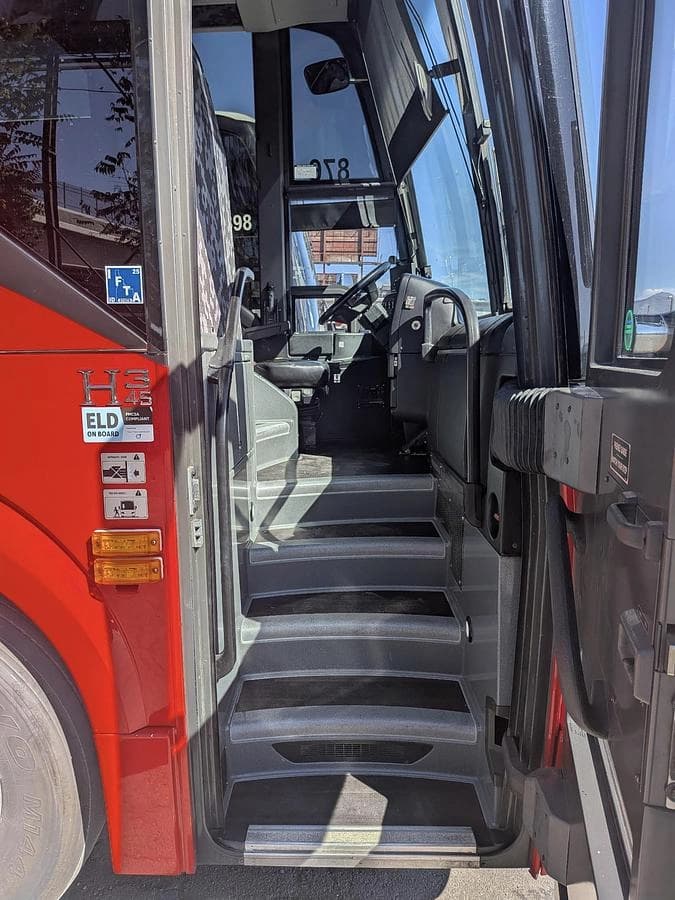 2019 Prevost H3-45 Coach Bus - Image 9