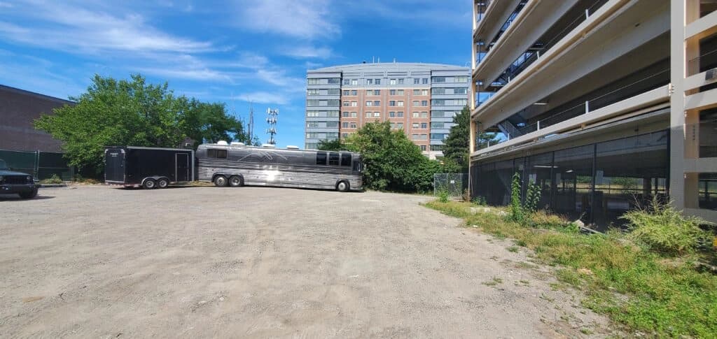 1999 Prevost XL Entertainer Motorhome - Image 2