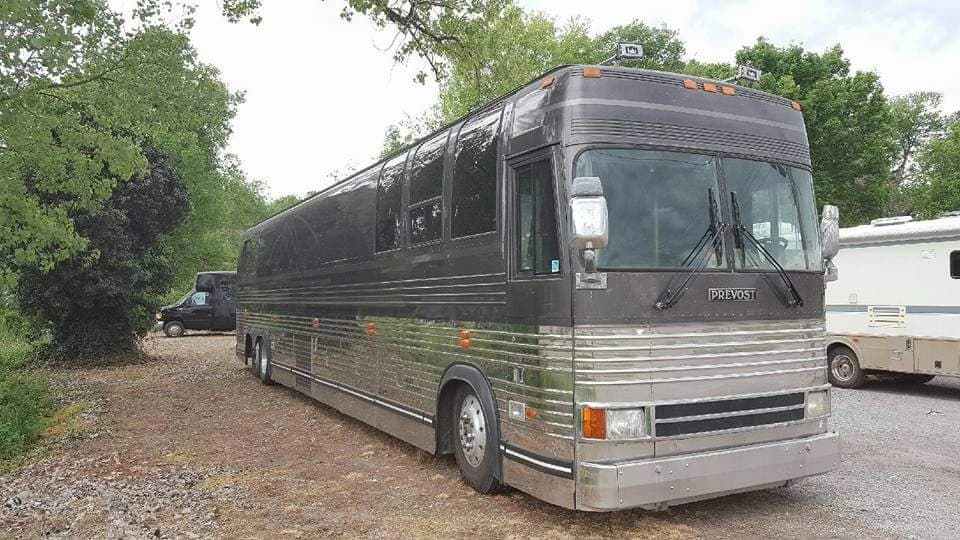 1999 Prevost XL Entertainer Motorhome - Image 1