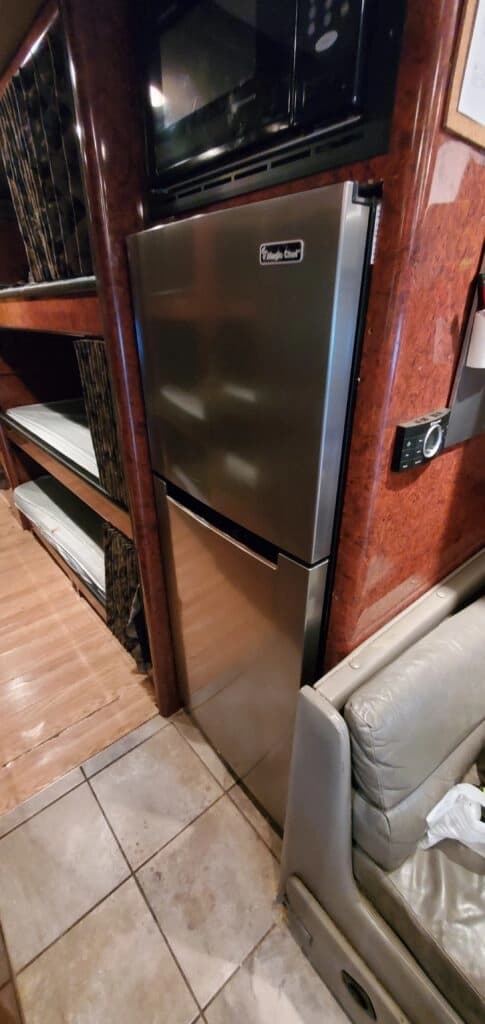 1999 Prevost XL Entertainer Motorhome - Image 6
