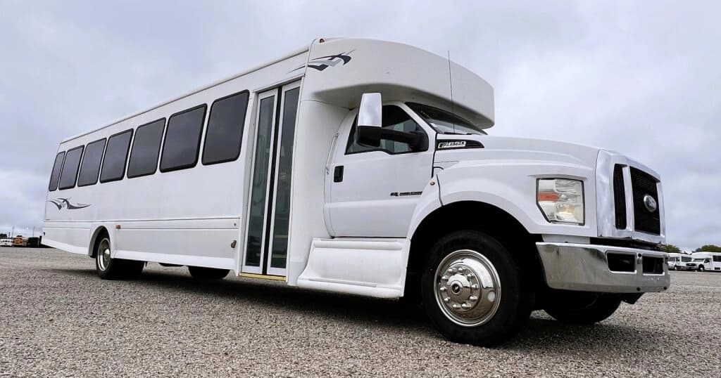 2016 Ford F650 Starcraft Shuttle Bus - Image 2