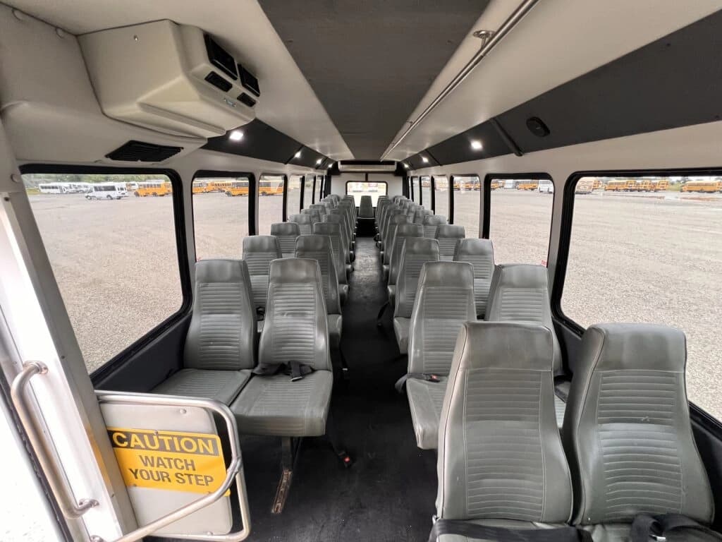 2016 Ford F650 Starcraft Shuttle Bus - Image 11