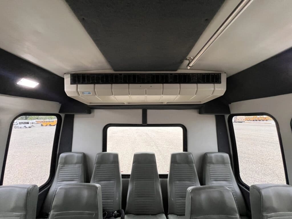 2016 Ford F650 Starcraft Shuttle Bus - Image 13