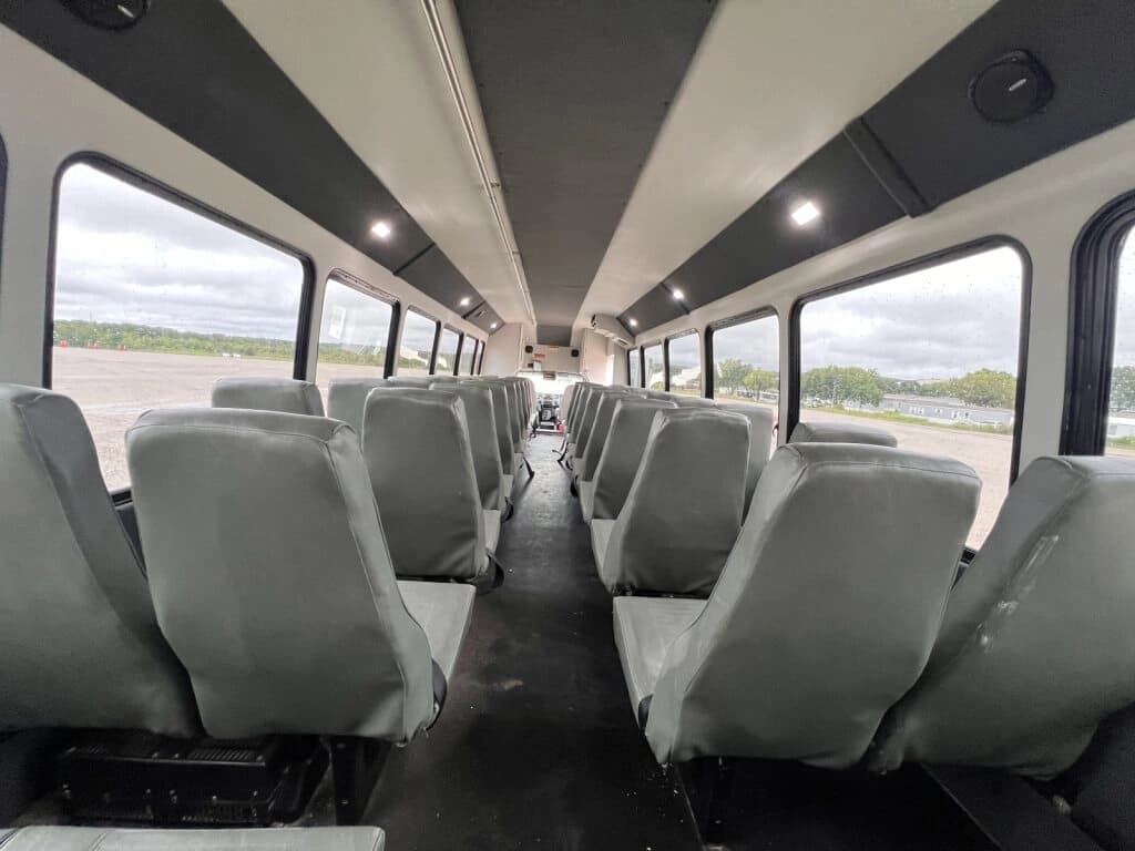 2016 Ford F650 Starcraft Shuttle Bus - Image 14
