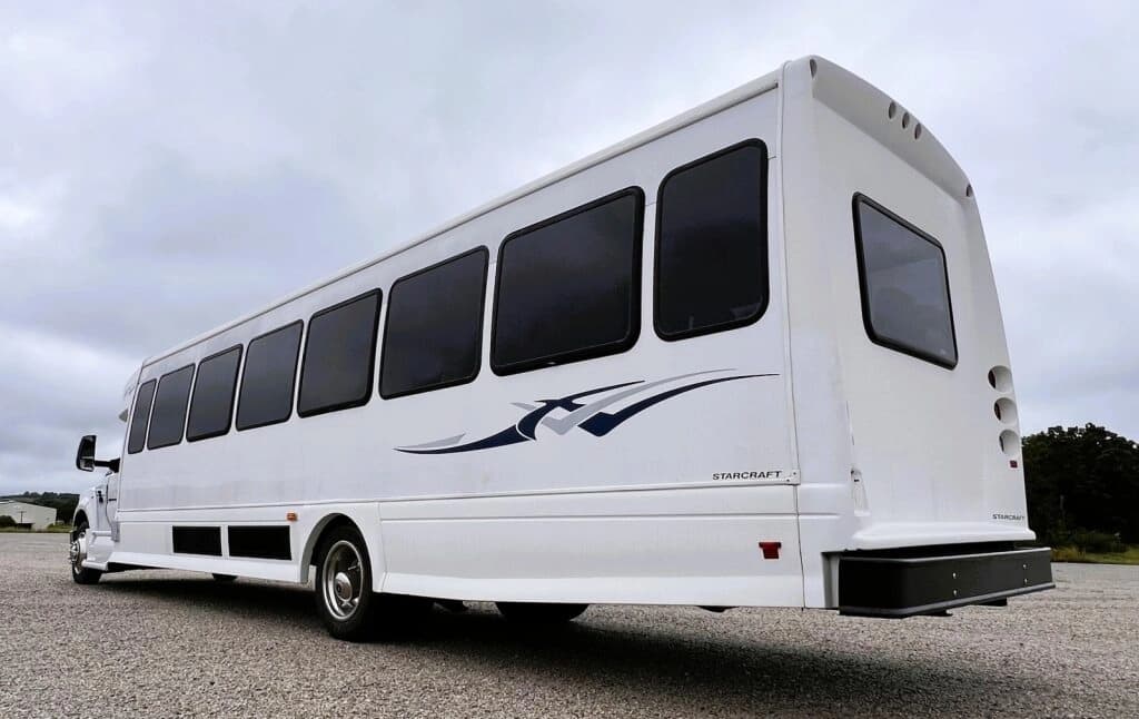 2016 Ford F650 Starcraft Shuttle Bus - Image 3