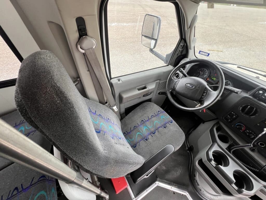 2014 Ford E450 Eldorado Shuttle Bus - Image 3