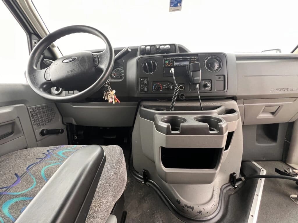 2014 Ford E450 Eldorado Shuttle Bus - Image 4