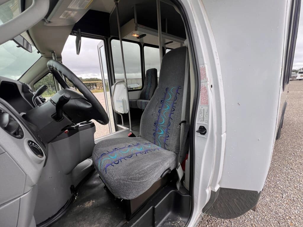 2014 Ford E450 Eldorado Shuttle Bus - Image 6
