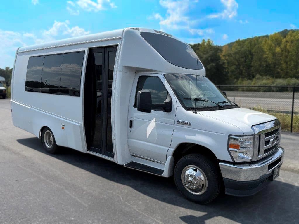 2021 Berkshire U24 Shuttle Bus - Image 1