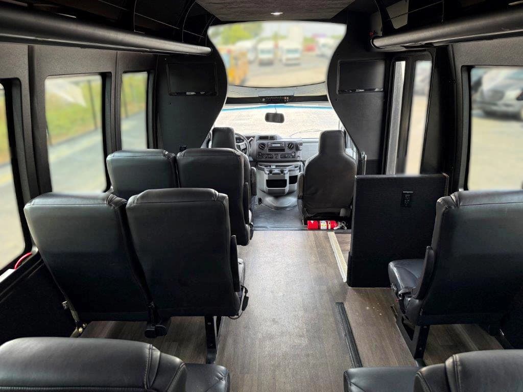 2021 Berkshire U24 Shuttle Bus - Image 5