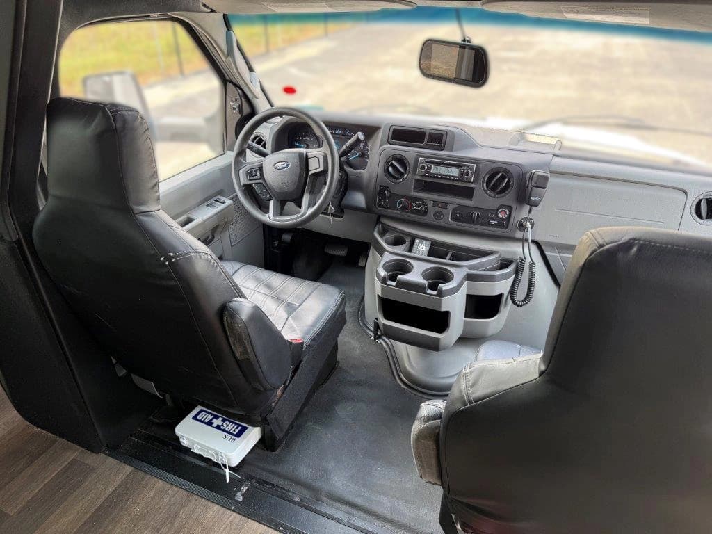 2021 Berkshire U24 Shuttle Bus - Image 7
