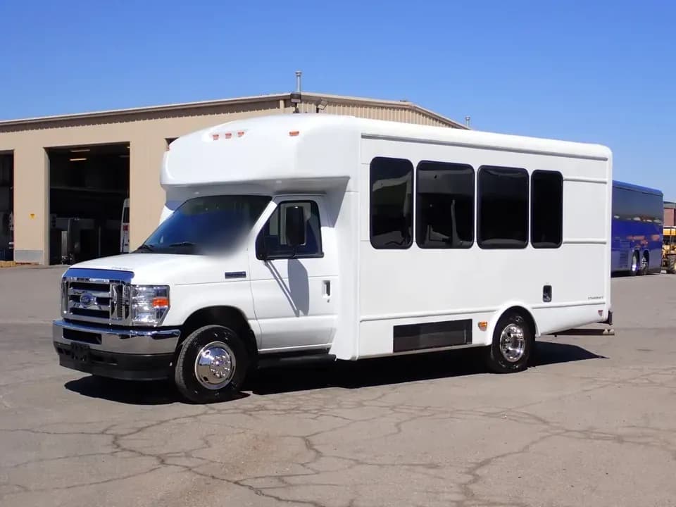 2023 Ford E450 Starcraft Allstar Shuttle Bus - Image 3