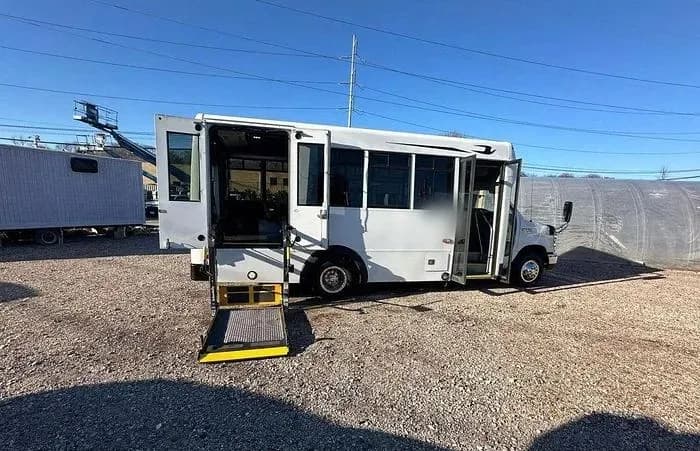 2016 Ford E450 bus