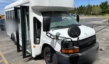 2011 Chevrolet Quest Starcraft Shuttle Bus - Image 2