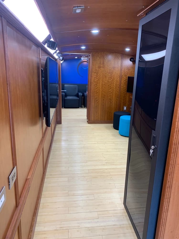 1995 MCI MS 951 Motor Coach - Image 12