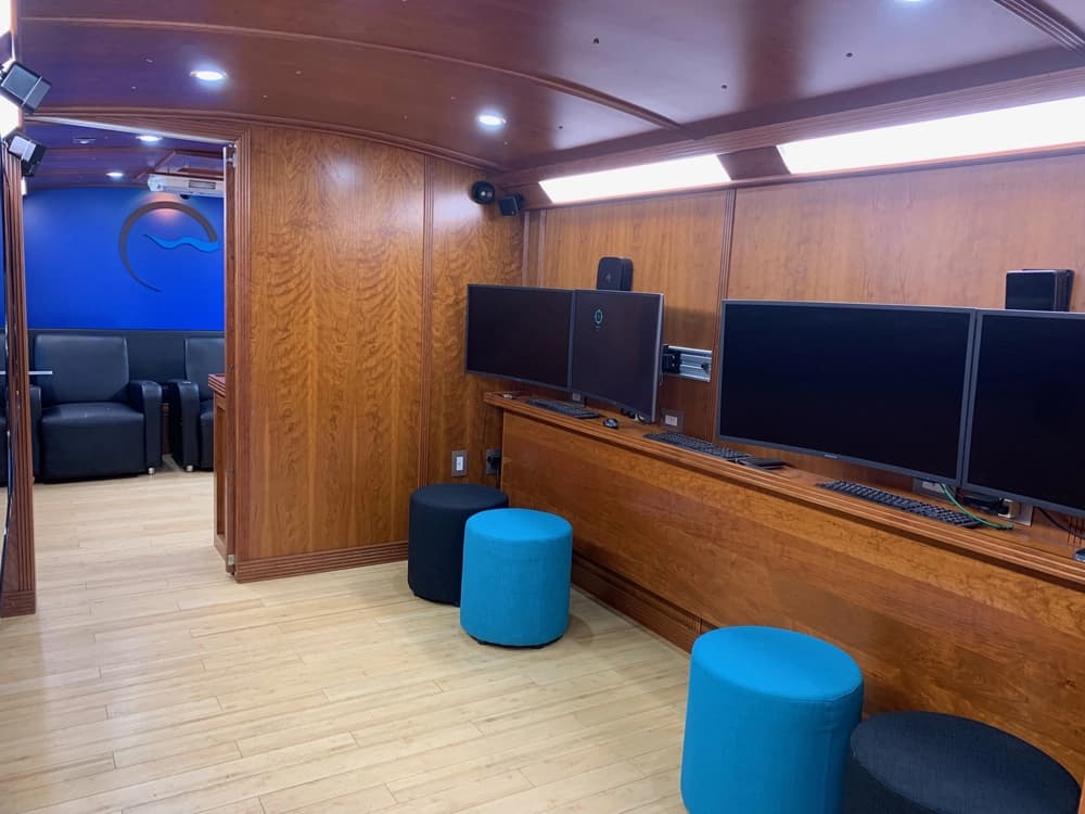 1995 MCI MS 951 Motor Coach - Image 14