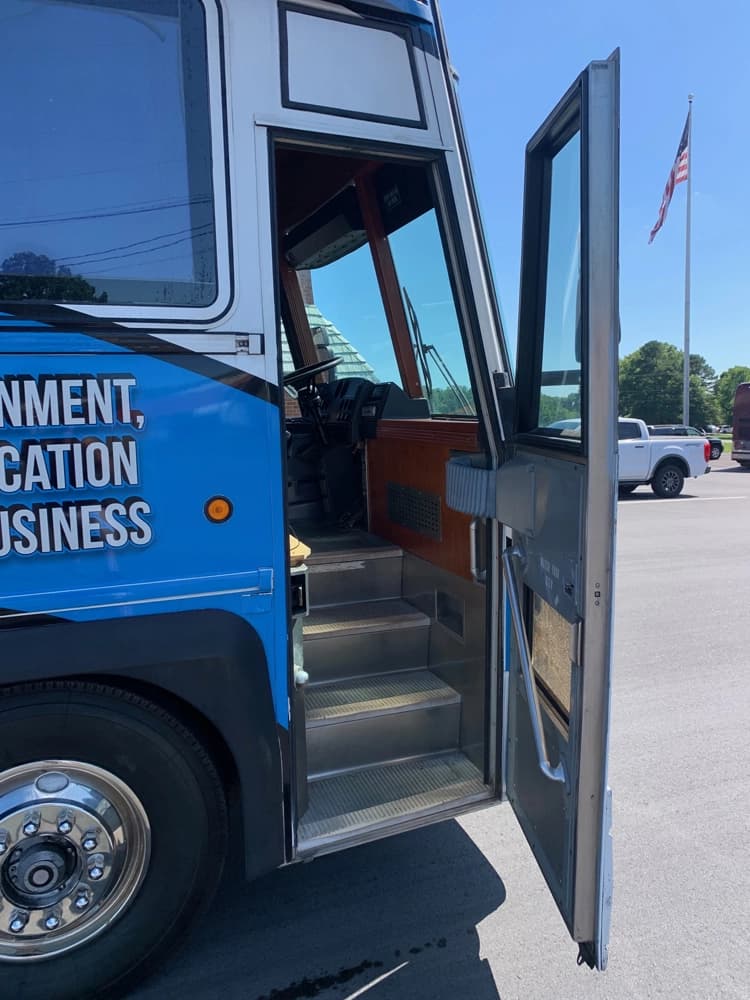 1995 MCI MS 951 Motor Coach - Image 9