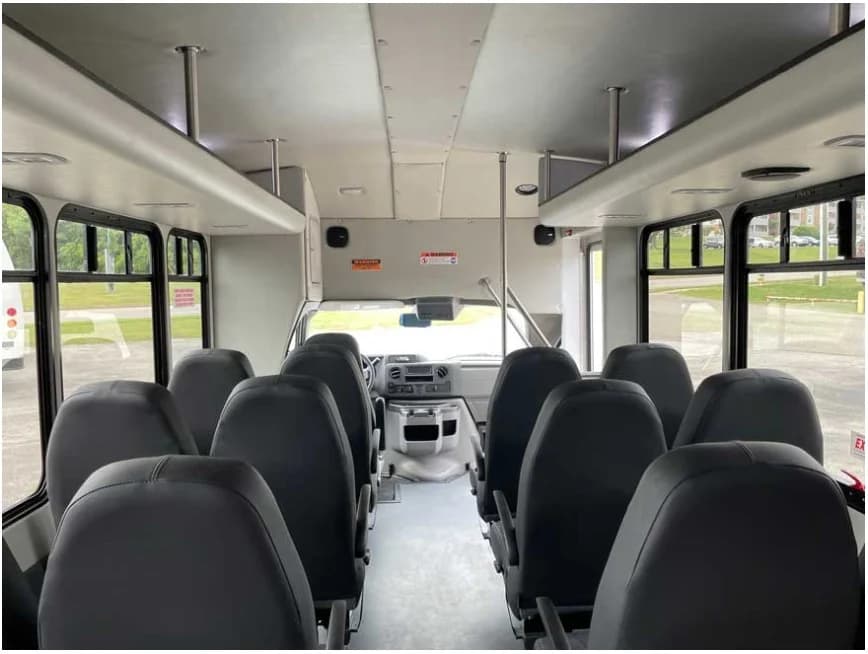 2025 Ford E-450 ADA Starcraft - Image 4
