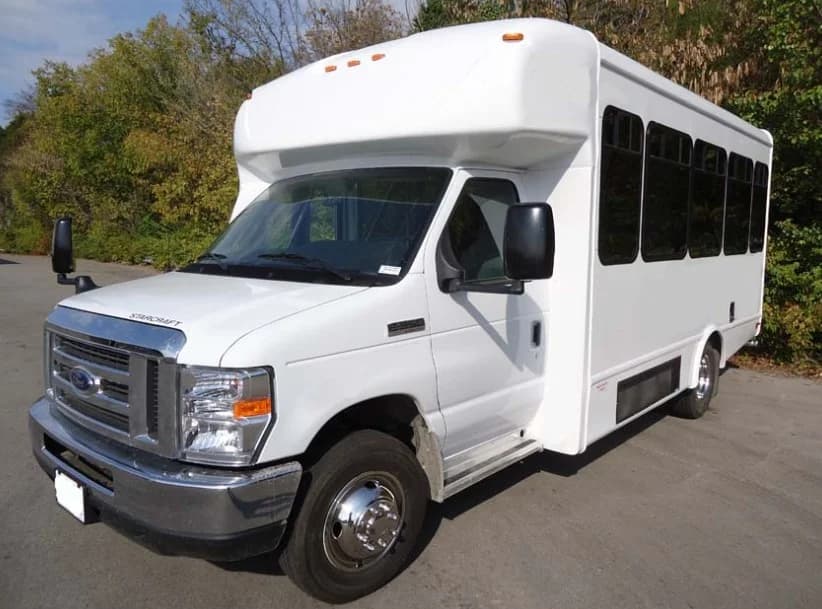 2025 Ford E-450 ADA Starcraft - Image 1
