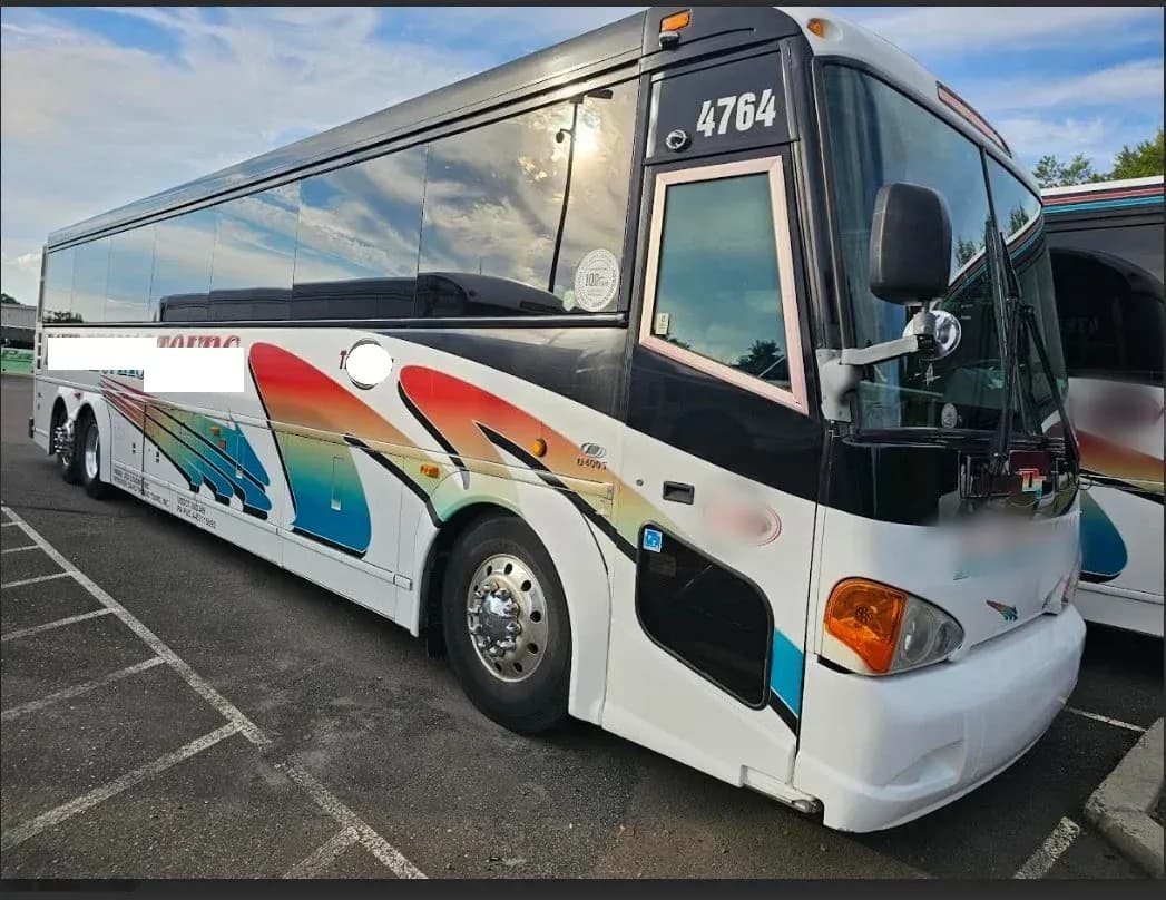2014 MCI D4005 - Image 1