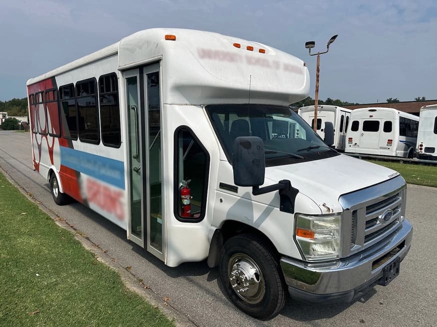 2012 Ford E450 Starcraft Allstar Shuttle Bus - Image 1