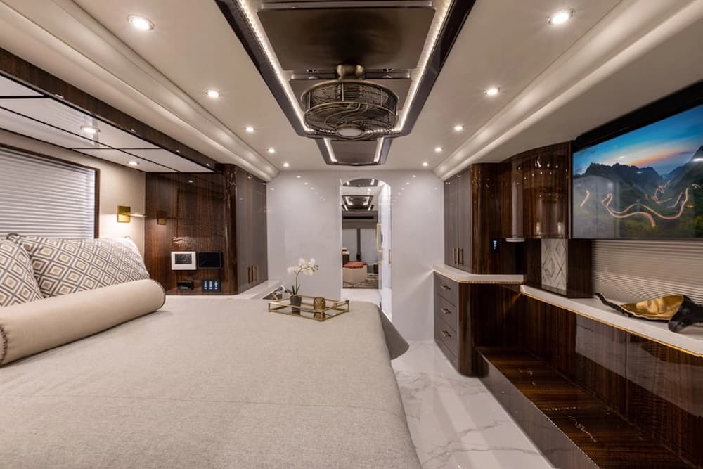 2023 Prevost Millennium H3-45 Motorhome - Image 10