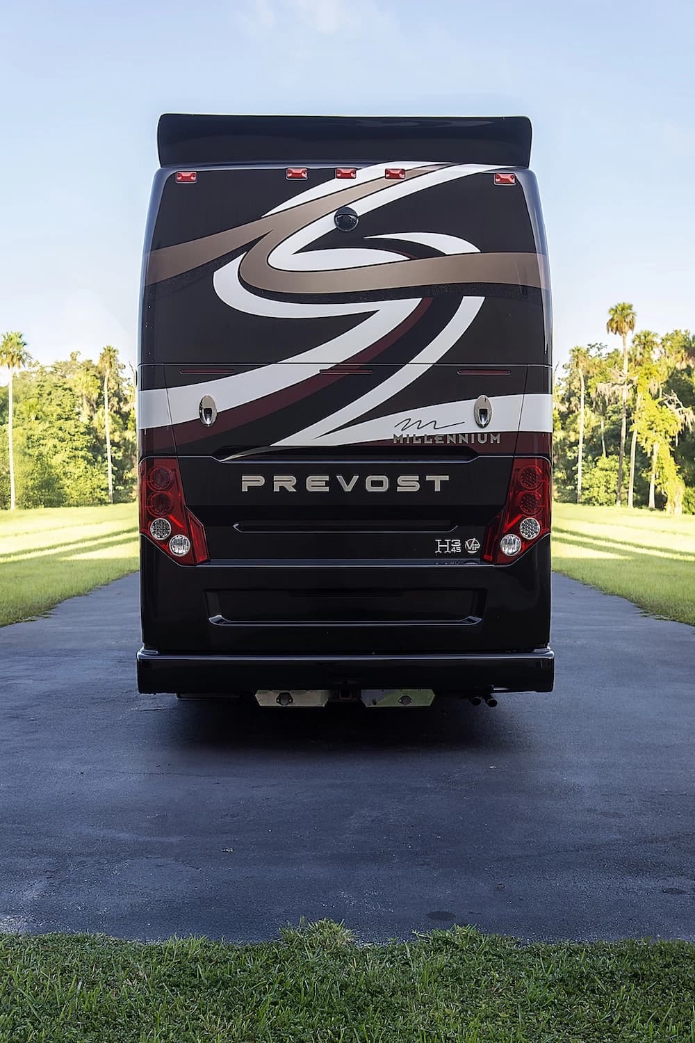 2016 Prevost Millennium H3-45 Motorhome - Image 4