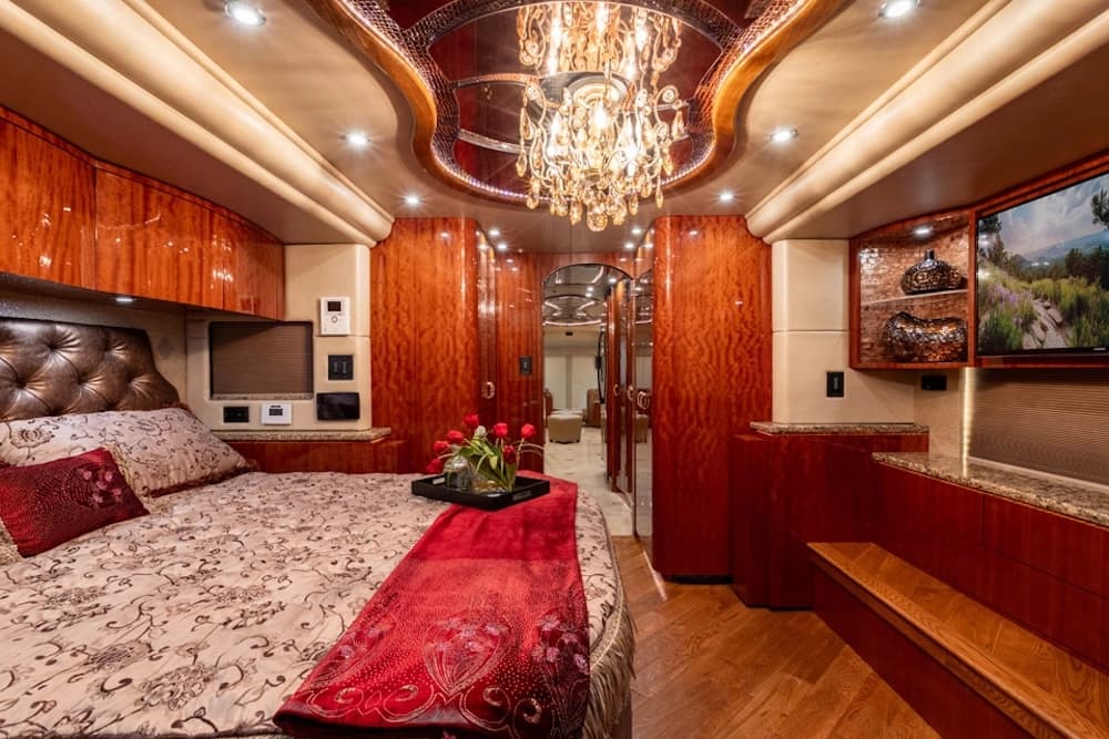 2016 Prevost Millennium H3-45 Motorhome - Image 9