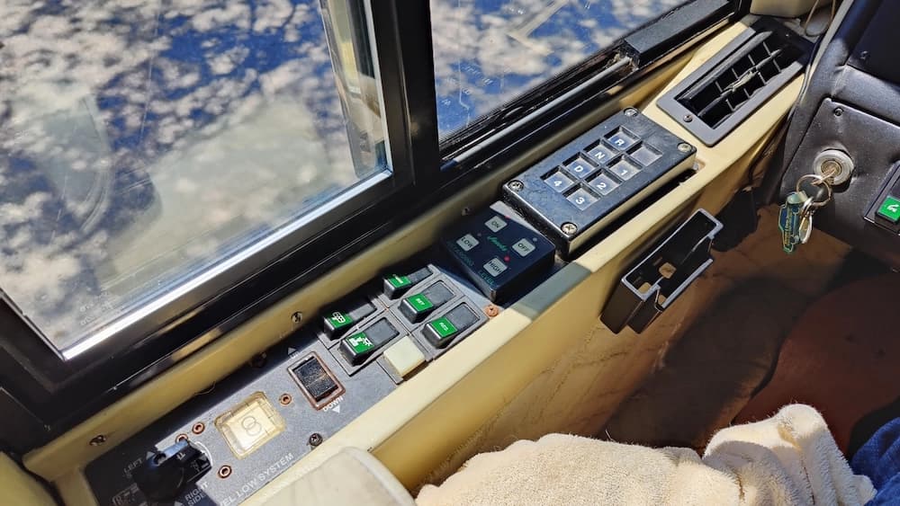 1991 Prevost Royale XL 40 Motorcoach - Image 19