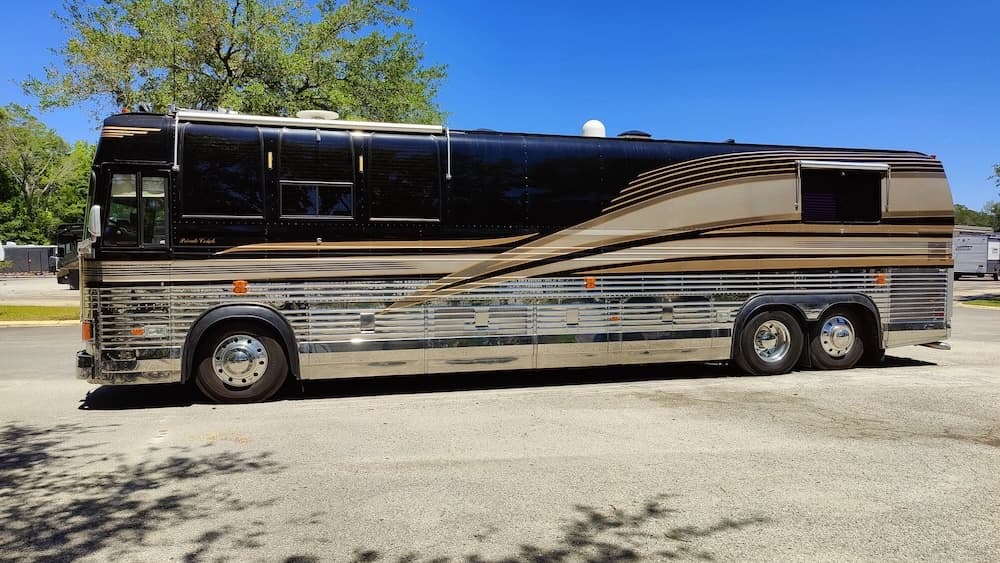 1991 Prevost Royale XL 40 Motorcoach - Image 3