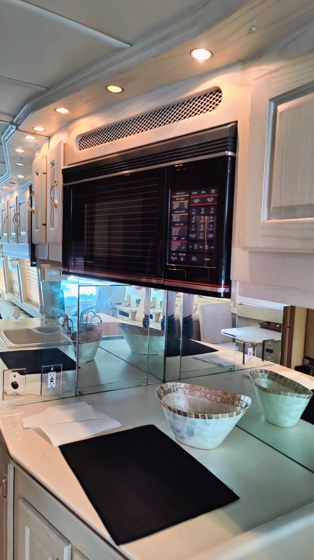 1991 Prevost Royale XL 40 Motorcoach - Image 27